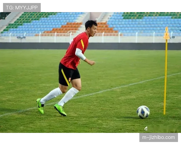 斯洛特要求球员提升防守纪律性，定位球成训练重点