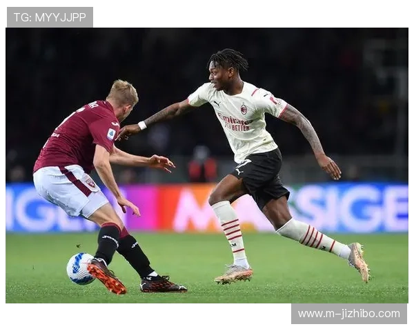 都灵三中卫防线屡现脱节，面对快速进攻群存隐患